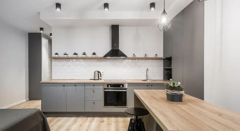 Uptown studio apartment - Image 1