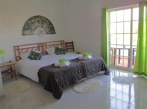 Seaview Guesthouse - Image 1