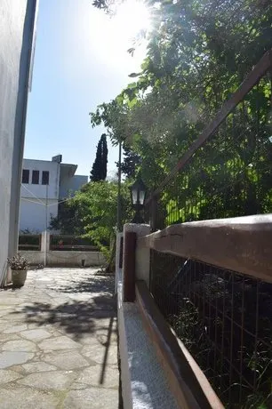 Tanias House - Image 1
