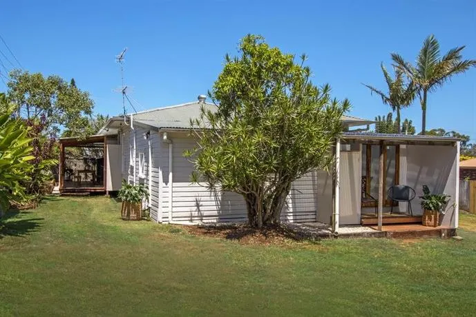 A Sunday Cottage - Image 1