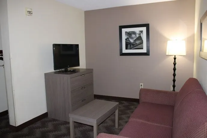 Best Western Airport Suites - Image 1