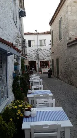Rembetika Konuk Evi Alacati - Image 1