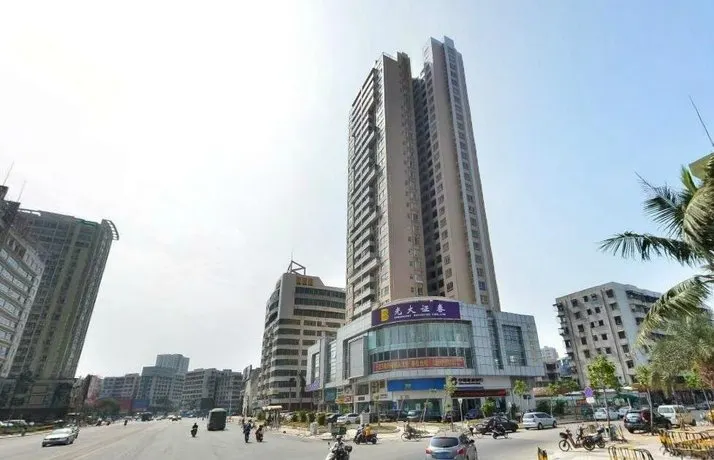 Fontainebleau Hotel - Image 1