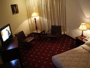 Royal Inn Hotel - Image 1