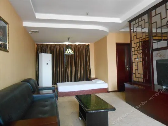 Zuoquan Yulong Business Hotel - Image 1