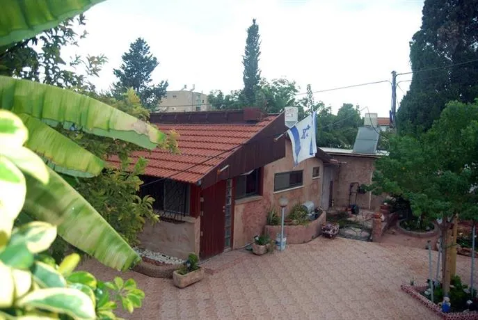 Acre Garden Cabin - Image 1