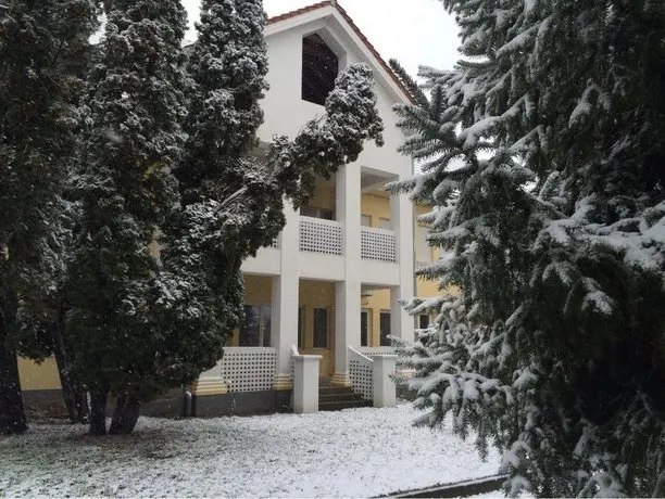 Kiskunlachaza Apartmanhaz - Image 1
