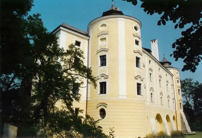 Gästehaus Schloss Bernau - Image 1