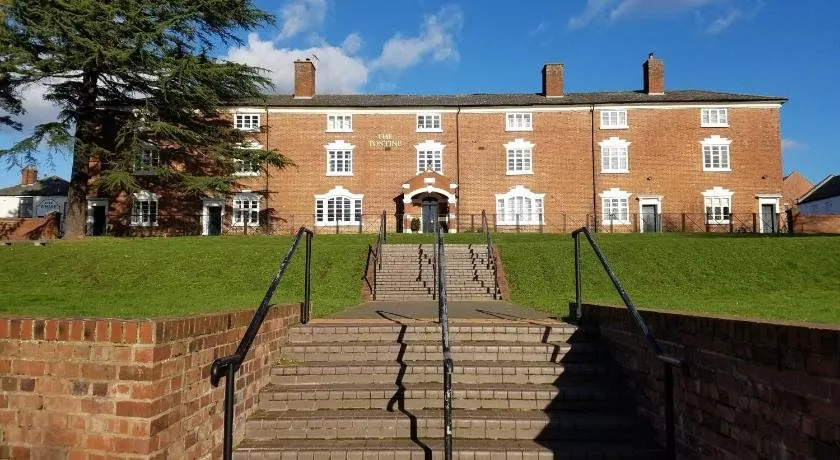 JJ's "Gin Palace" luxury riverside town house - Image 1