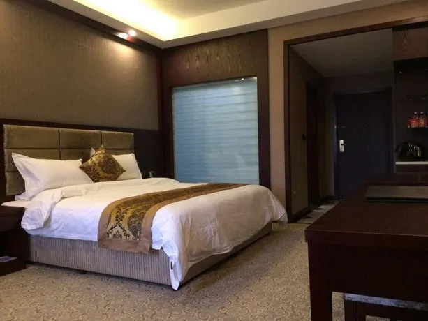 Qi Xing Wan He Hotel - Image 1