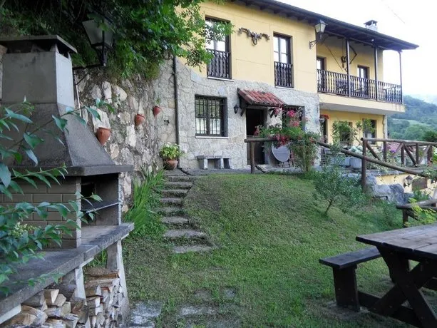 El Ferreiru 1, Casa Rural en un Entorno Natural - Image 1