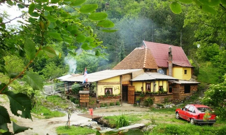 Guest House Lopatnica - Image 1