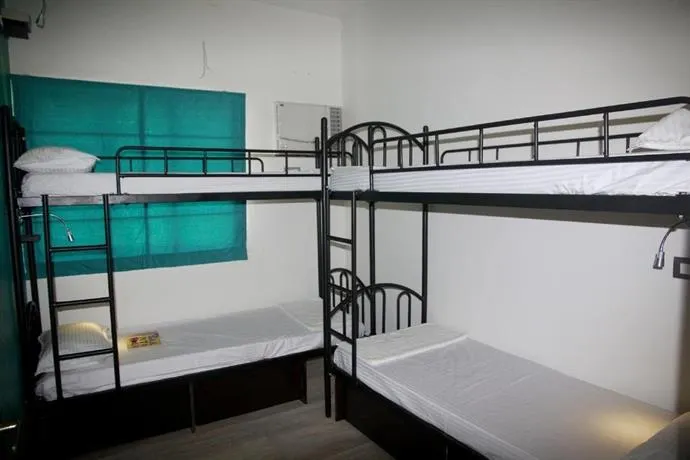 Wanderers Backpackers Homestay - Image 1