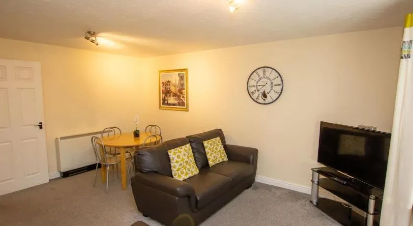 Waters Edge 2 Bedroom Apartment - Image 1