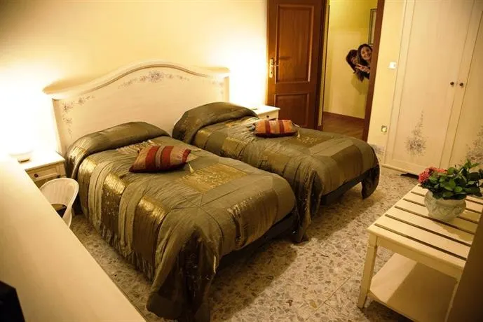 Roma Da Noi Home Holidays - Image 1