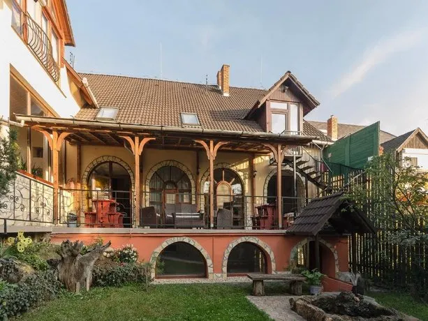 Legányi Apartmanház - Image 1