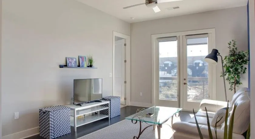 Uptown Apartment - Image 1
