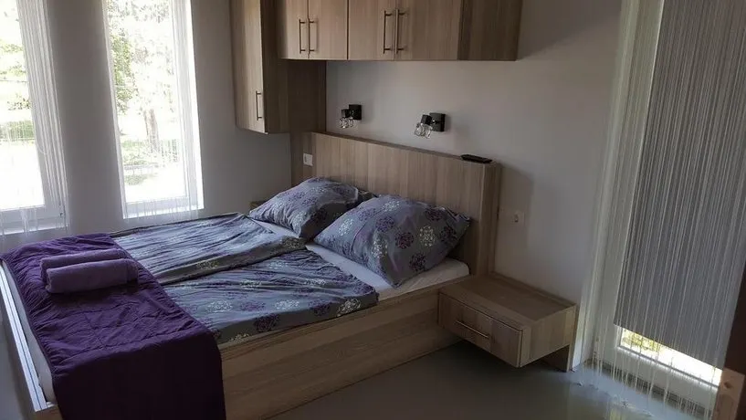 Silver Grey Apartmanhaz - Image 1