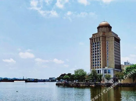 Sanbu Holiday Hotel - Image 1