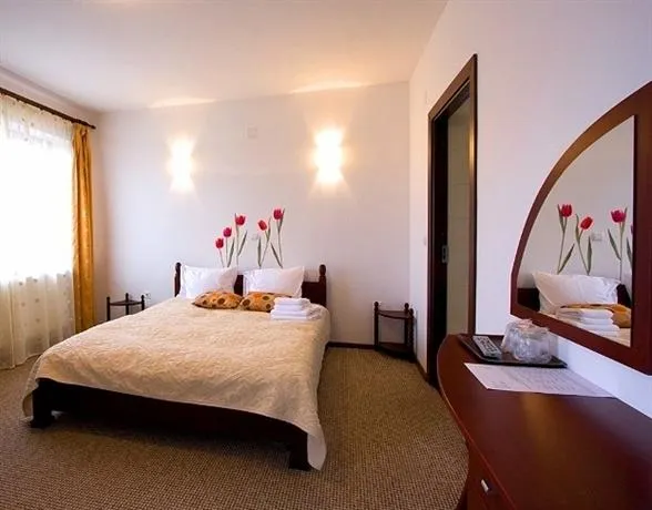 Pensiunea Casa Cu Flori - Image 1