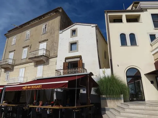 Seaside apartment - Image 1