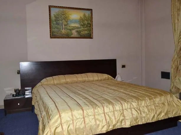Smerald Hotel - Image 1