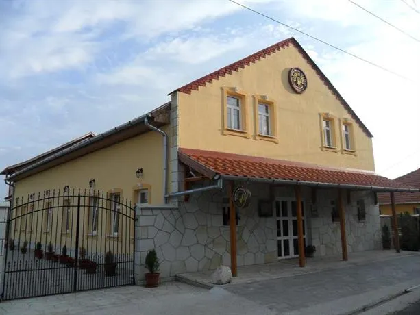 Rozsnyai Kúria - Image 1