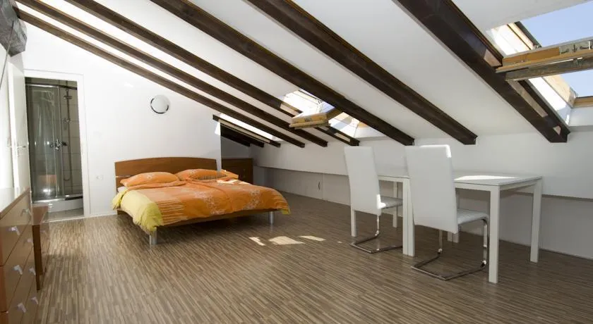Vista Apartment - Image 1