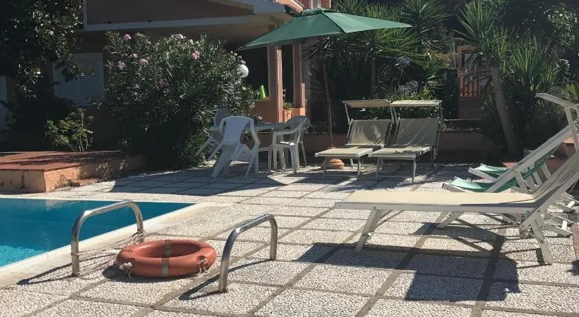 Villalara con piscina e vista mare - Image 1