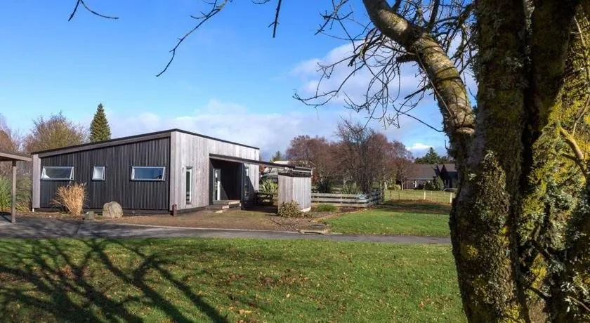 Carex Gem - Ohakune Holiday Home - Image 1