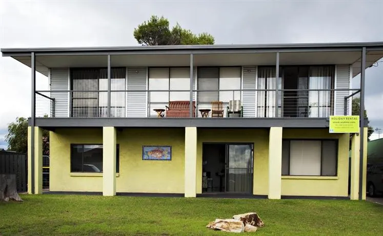 Sea Lime Beach House - Image 1