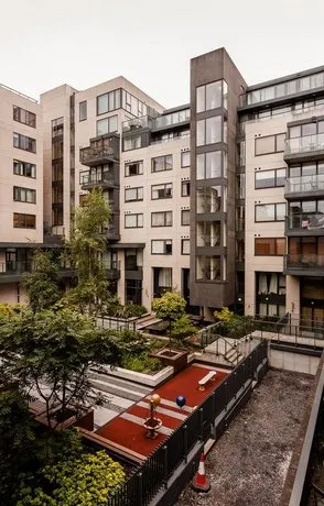 Hanover Wharf Apartment - Image 1