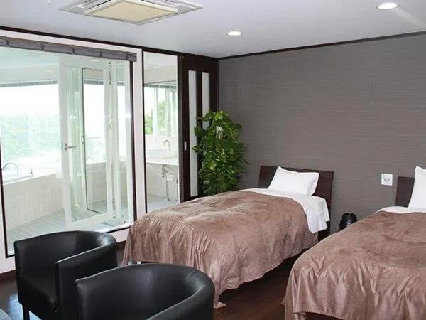Dog Palace Resort Hakone - Image 1