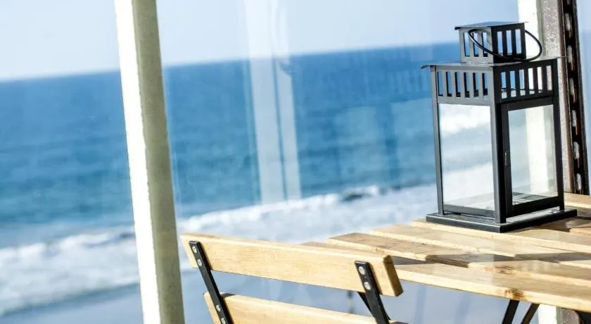 2 BDR - Beachfront Apartment - Image 1