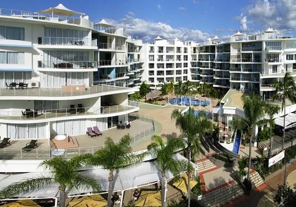 Hervey Bay Oceanfront Penthouse - Image 1
