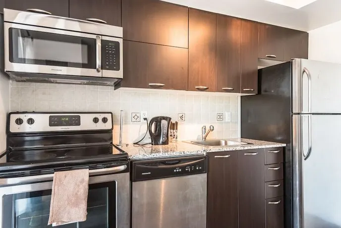 Apartment near Rogers Centre - Image 1