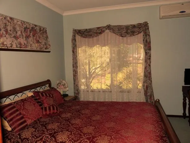 Country Charm Retreat - Image 1