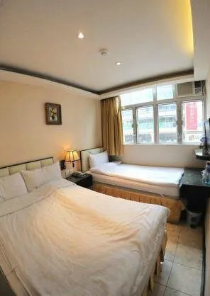 Golden Wave Hotel - Image 1