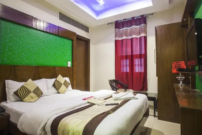 Hotel Guruvas Inn - Image 1