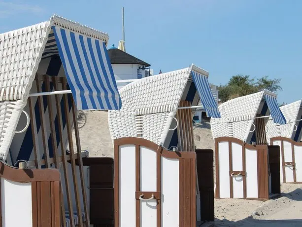 Allergy-friendly Holiday Home Near the Beach With Lake View - Image 1