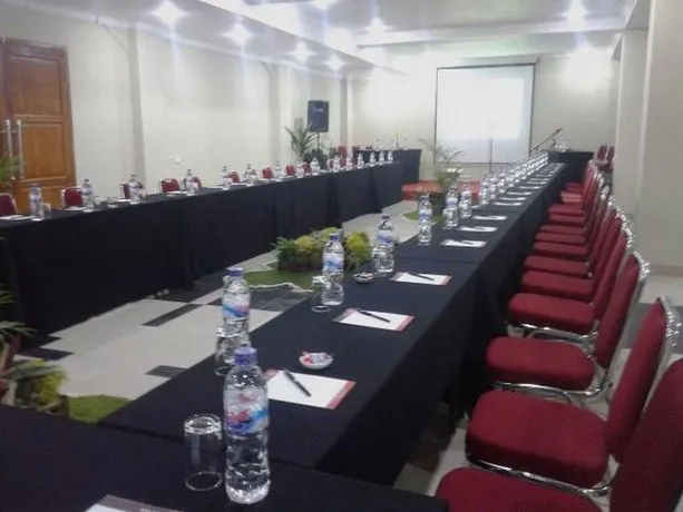 Albis Hotel - Image 1