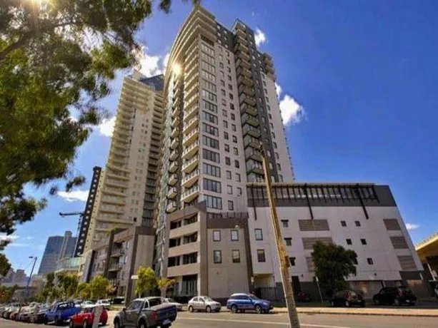 Alpha Apartments Melbourne - Image 1