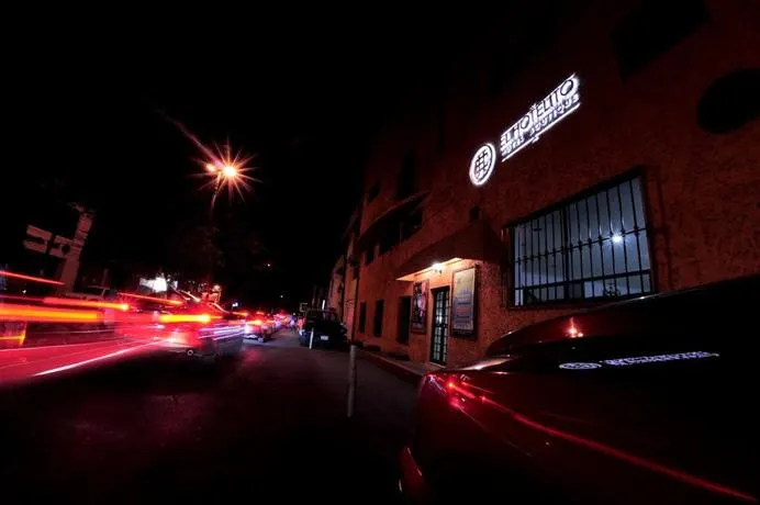 El Hotelito - Image 1
