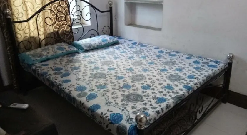 Budget rooms on VIP road - Image 1
