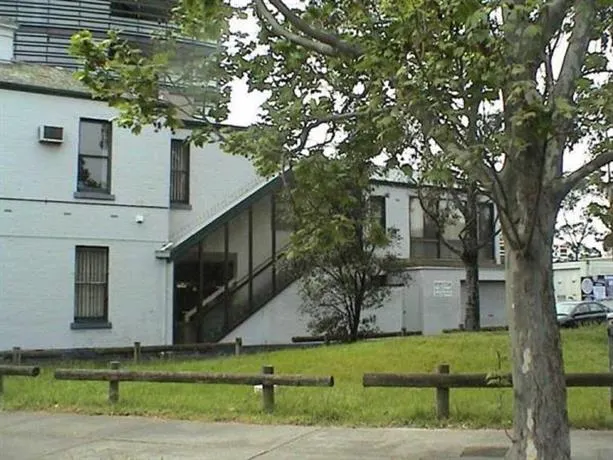 St Kilda Road Hostel - Image 1