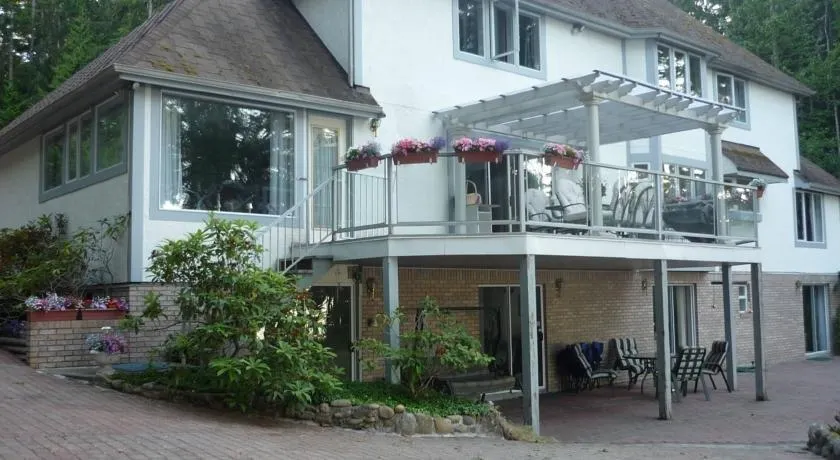 Falcon Crest Bed and Breakfast - Image 1