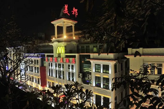 Megaboom Business Hotel - Image 1