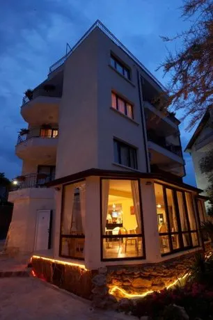 Guest House Coral - Image 1