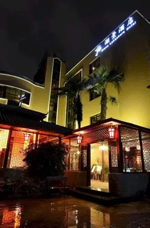 Floral Hotel Green Lakeshore - Image 1