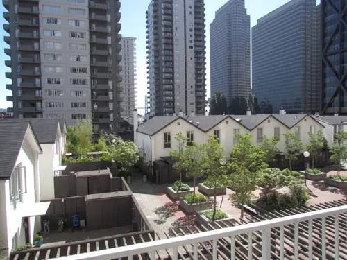 Studio Apartment Near Financial District - Image 1